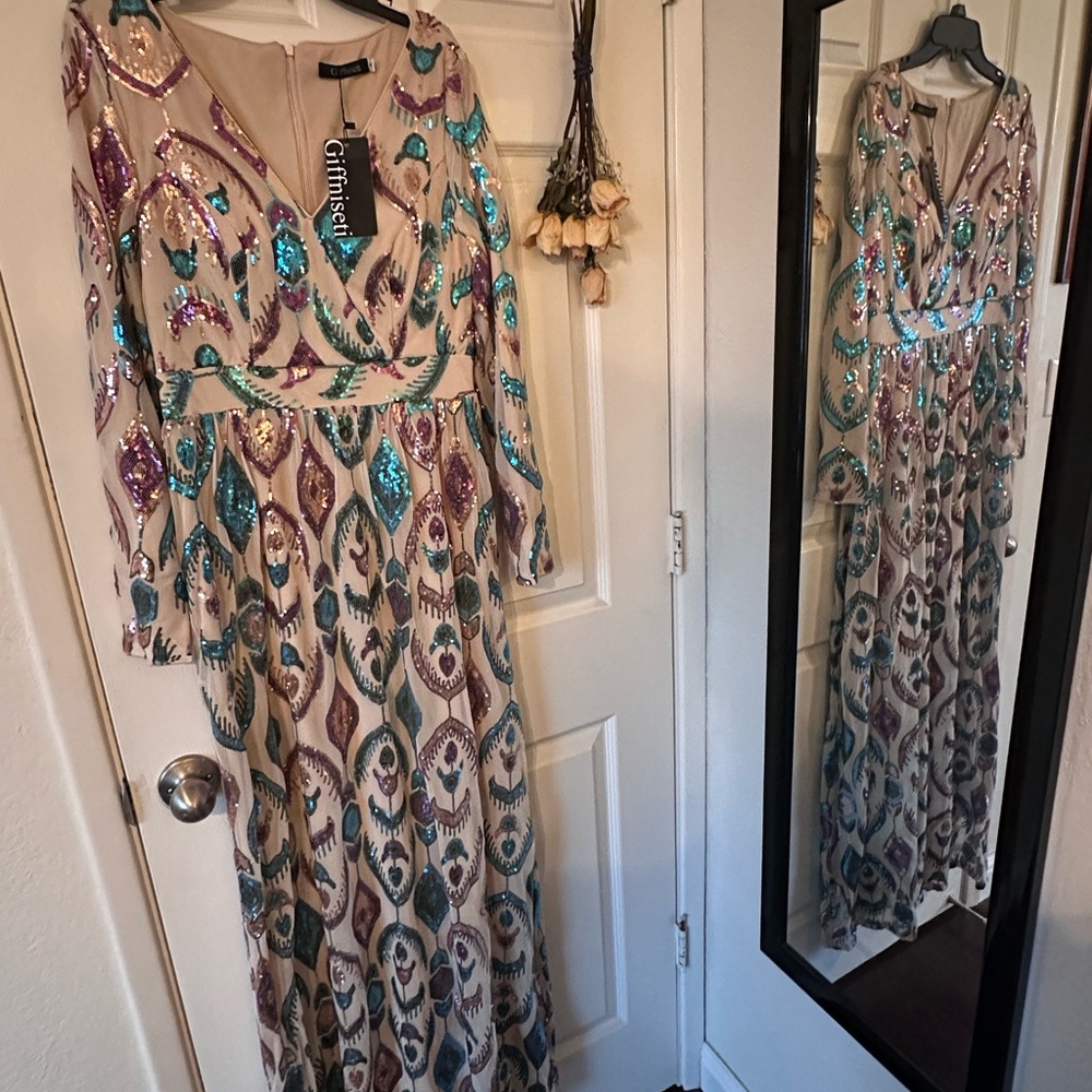 Chic Long Sleeve Sequin Dress in Purple and Blue